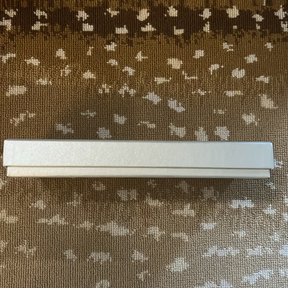 Gucci box. Silver on silver , rectangular. - Picture 3 of 4